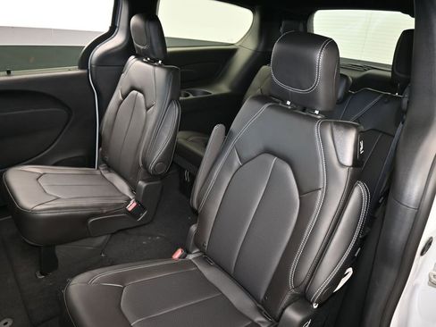 New 2026 Chrysler Pacifica Select image 31