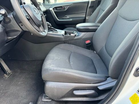 Used 2020 Toyota RAV4 LE image 5