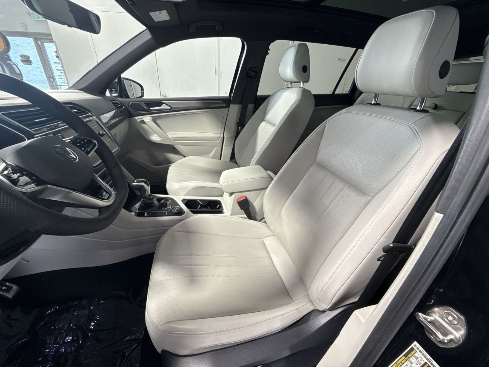Used 2022 Volkswagen Tiguan SE R-Line AWD/4WD image 14