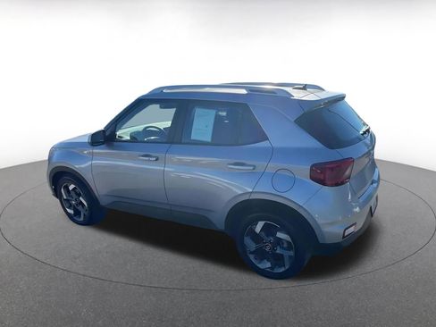 Used 2025 Hyundai Venue SEL image 10