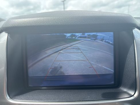 Used 2020 Chevrolet Suburban LT image 19