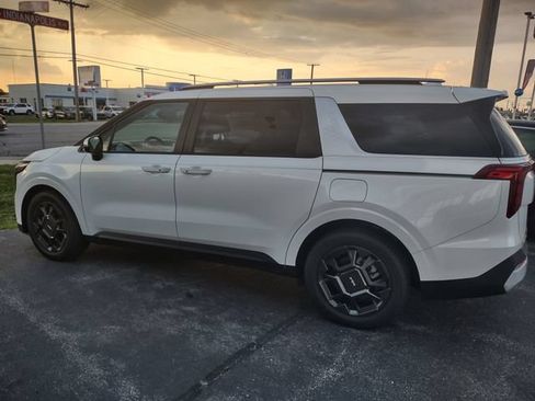 Certified 2025 Kia Carnival EX FWD image 14
