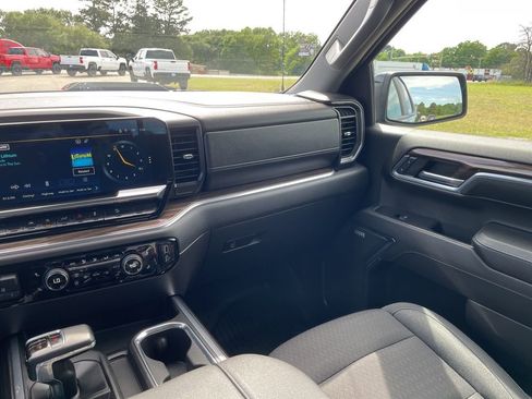 Used 2024 Chevrolet Silverado 1500 LT Trail Boss w/ Convenience Package II AWD/4WD image 25