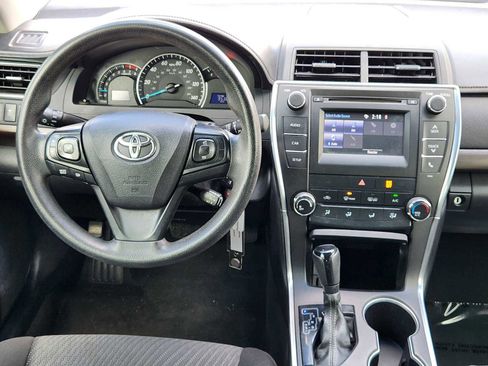 Used 2015 Toyota Camry LE image 26