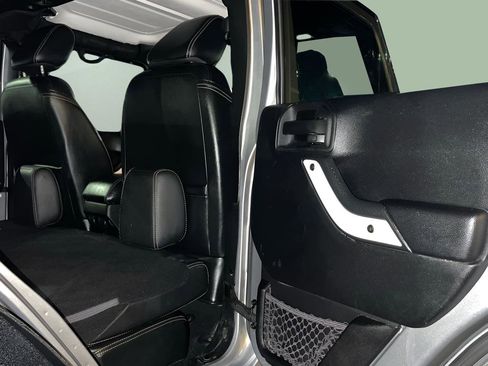 Used 2014 Jeep Wrangler Unlimited Sahara image 19