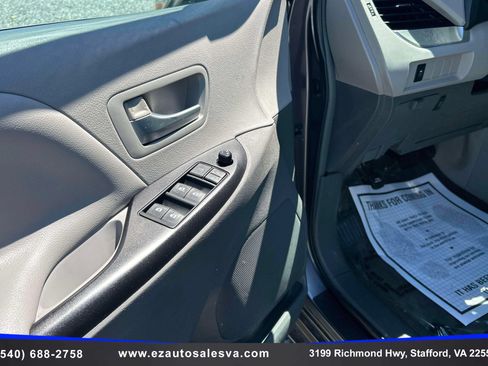 Used 2015 Toyota Sienna LE FWD image 19