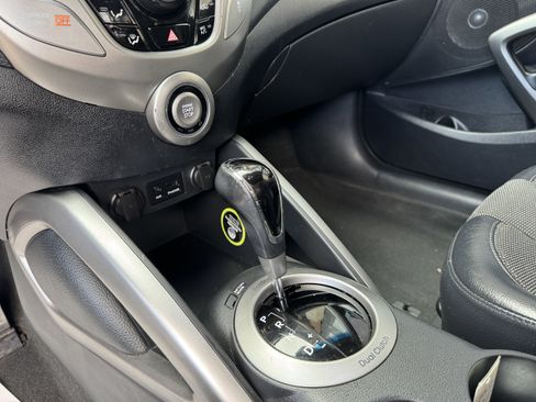 Used 2012 Hyundai Veloster w/ Style Pkg image 21