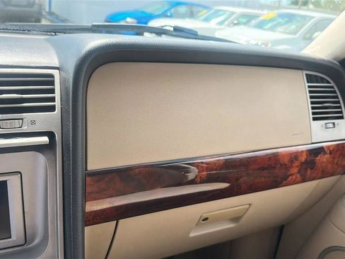 Used 2005 Lincoln Navigator Luxury AWD/4WD image 41