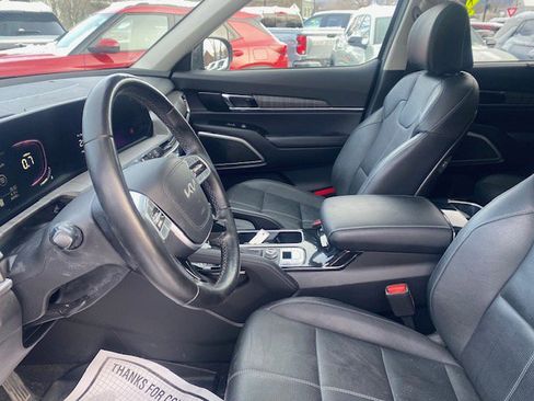 Used 2023 Kia Telluride EX w/ EX Captain's Chair Package image 9