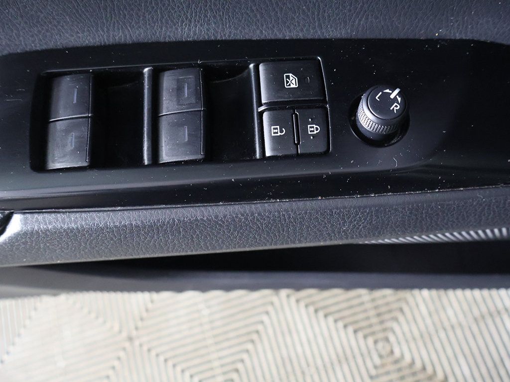 Used 2025 Toyota Camry XLE FWD image 34