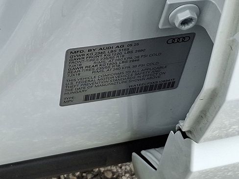 Certified 2025 Audi Q3 2.0T Premium Plus w/ Premium Plus Package image 29