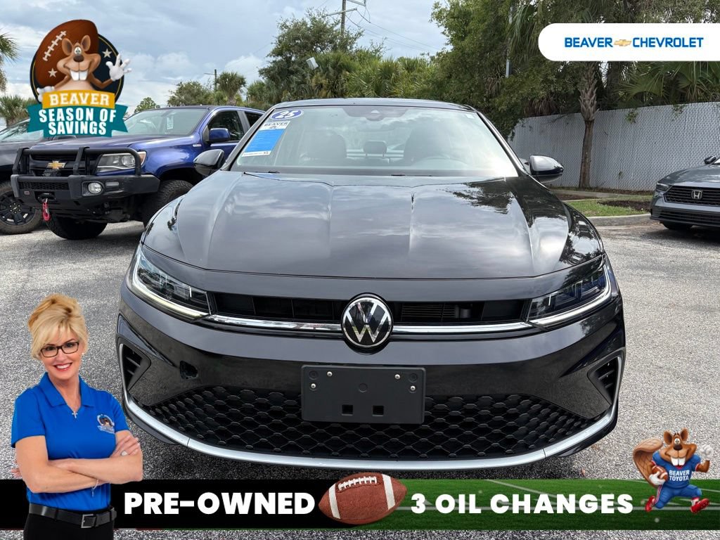 Used 2025 Volkswagen Jetta SE FWD image 3