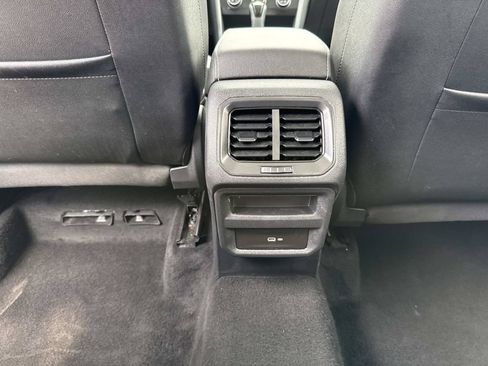 Used 2022 Volkswagen Taos SE w/ Panoramic Sunroof Package FWD image 18