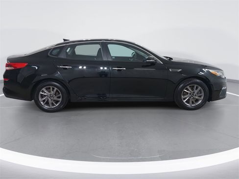 Used 2020 Kia Optima LX image 2