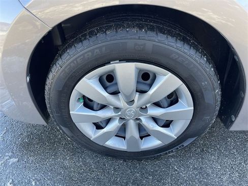 Used 2016 Toyota Corolla LE image 10