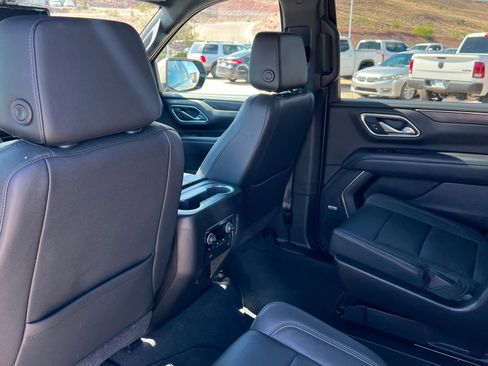 Used 2021 Chevrolet Suburban Z71 w/ Luxury Package AWD/4WD image 19