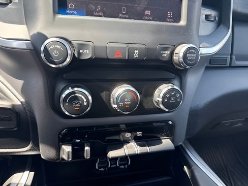 Certified 2024 RAM 3500 Big Horn AWD/4WD image 9