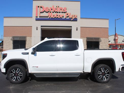 Used 2023 GMC Sierra 1500 AT4 w/ AT4 Premium Package image 9