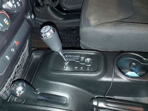 Used 2018 Jeep Wrangler Unlimited Sport S image 25