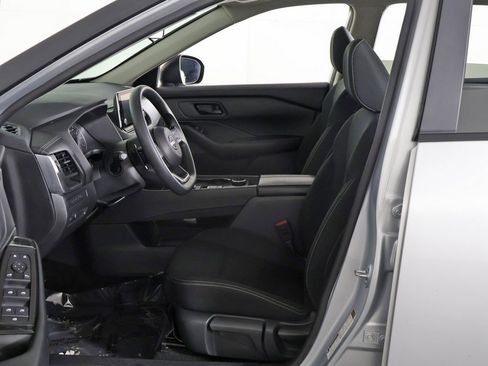 Used 2024 Nissan Rogue S image 21