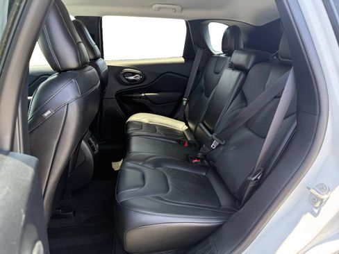 Used 2023 Jeep Cherokee Altitude Lux image 16