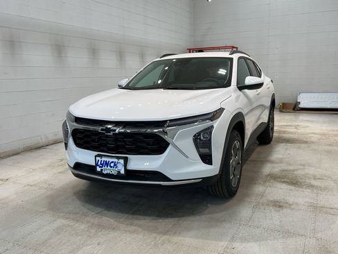 New 2025 Chevrolet Trax LT w/ Driver Confidence Package image 34