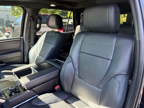 Used 2025 Toyota Sequoia Platinum AWD/4WD image 3