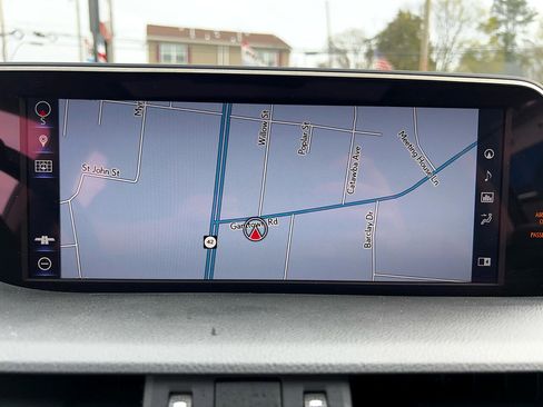 Used 2019 Lexus ES 300h w/ Luxury Package image 18