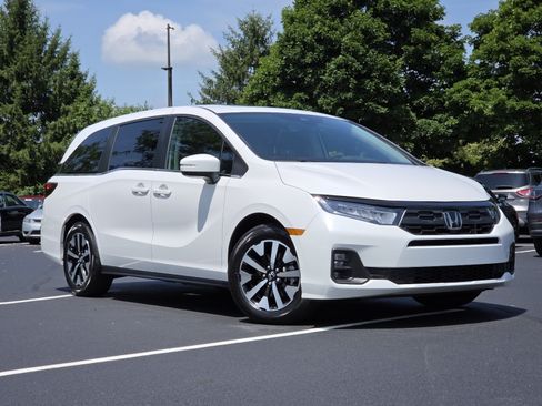 Certified 2026 Honda Odyssey EX-L image 2