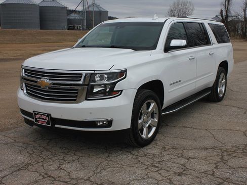 Used 2016 Chevrolet Suburban LTZ image 2