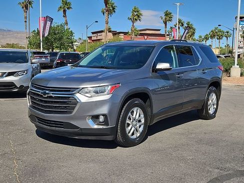 Used 2018 Chevrolet Traverse LT image 2