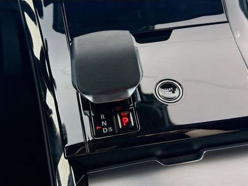 Used 2025 Land Rover Range Rover Sport SE image 19