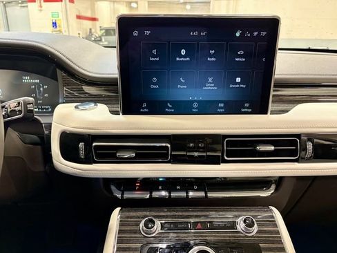 Used 2023 Lincoln Aviator Black Label w/ Dynamic Handling Package image 4
