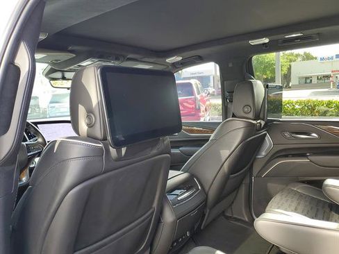 Certified 2023 Cadillac Escalade Sport Platinum w/ LPO, ONYX Package image 33