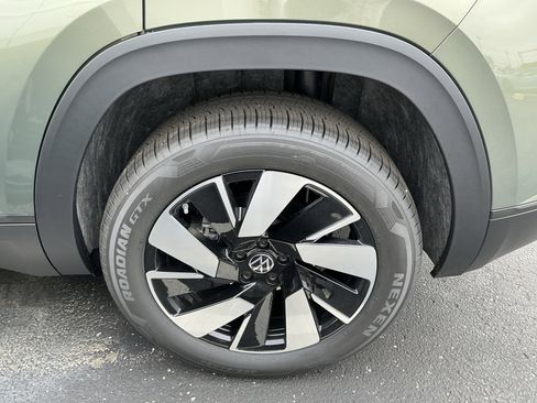 New 2026 Volkswagen Atlas Cross Sport SE FWD image 8