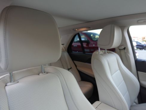 Used 2020 Mercedes-Benz GLE 350 w/ Premium Package image 13