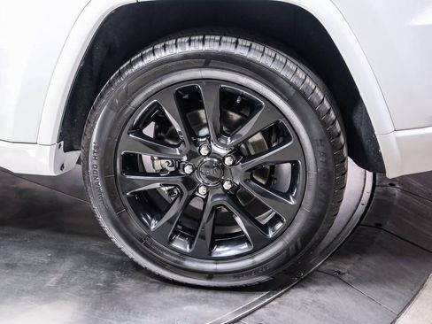 Used 2020 Jeep Grand Cherokee Altitude image 9