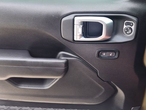 Used 2025 Jeep Wrangler Sport image 28