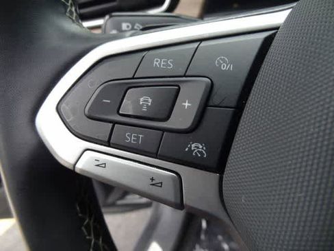 Used 2024 Volkswagen Atlas SE AWD/4WD image 24