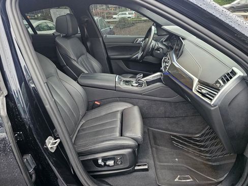 Used 2022 BMW X6 M50i w/ Executive Package image 28