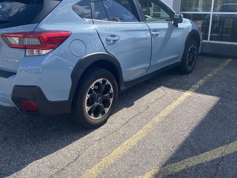 Used 2021 Subaru Crosstrek 2.0i Premium w/ Moonroof Package image 3