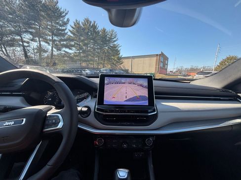 Used 2025 Jeep Compass Limited image 22