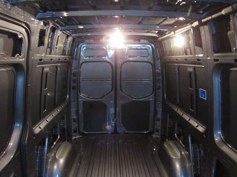 Used 2022 Mercedes-Benz Sprinter 2500 image 24