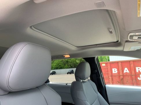 New 2026 Toyota Sienna XLE FWD image 19