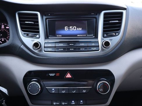 Used 2017 Hyundai Tucson SE image 33