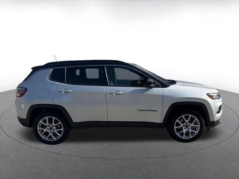 Used 2025 Jeep Compass Limited image 16