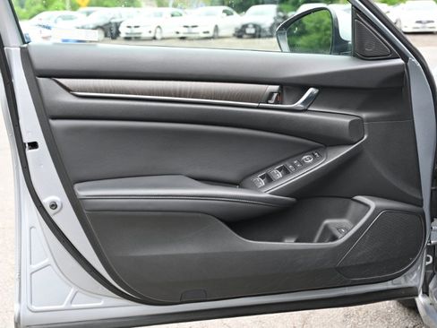 Used 2018 Honda Accord EX image 16
