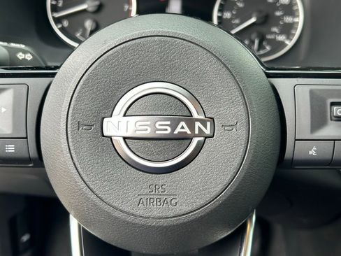 Used 2023 Nissan Rogue SV FWD image 18