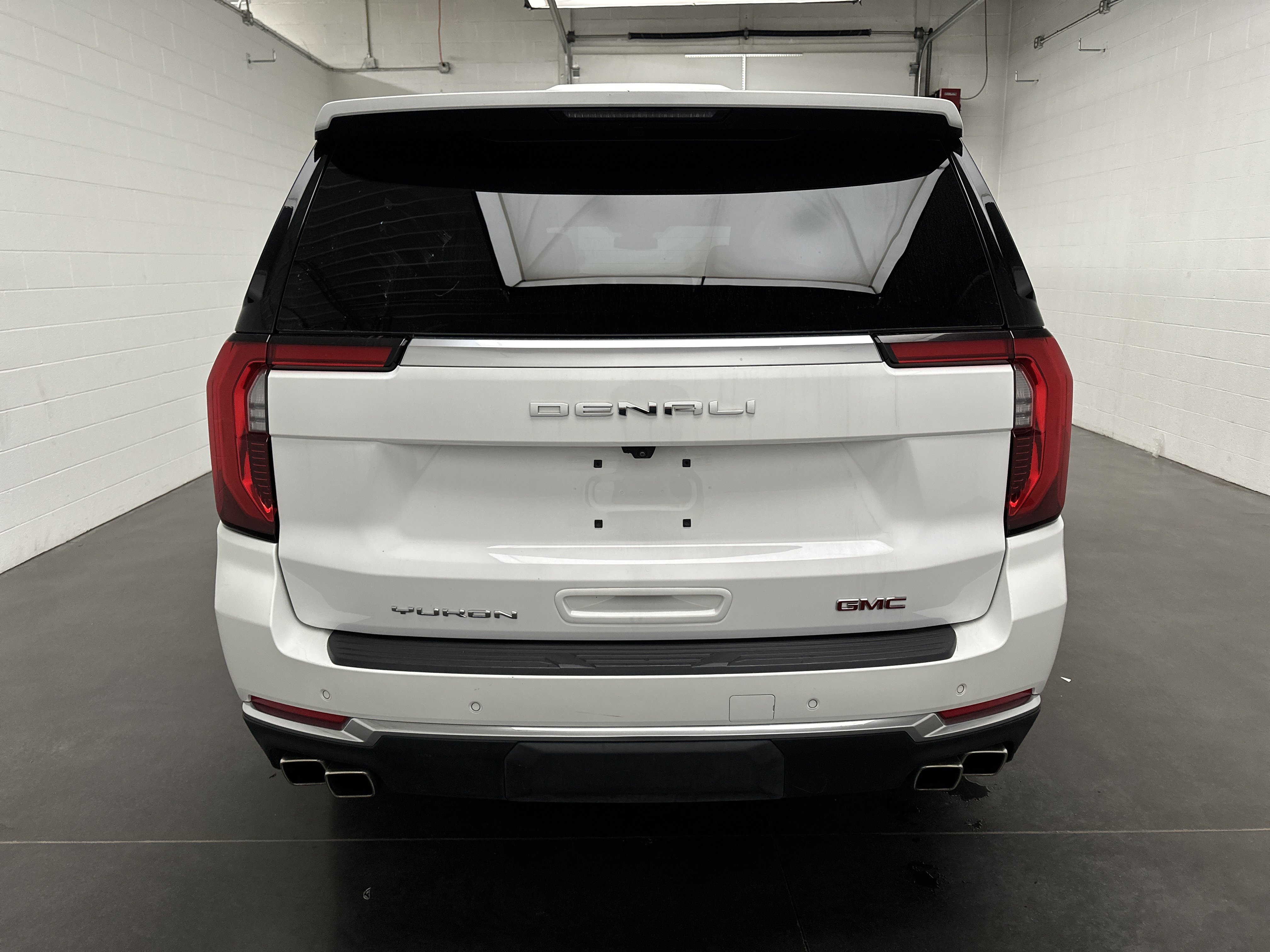 Used 2025 GMC Yukon XL Denali AWD/4WD image 9