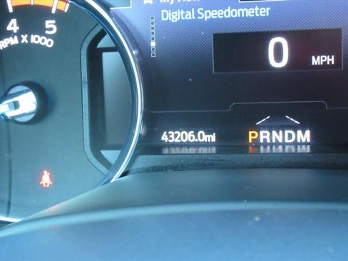 Used 2022 Ford F350 Platinum w/ FX4 Off-Road Package image 34